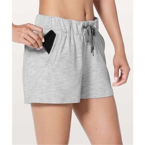 Lululemon on the fly nimbus shorts size 6